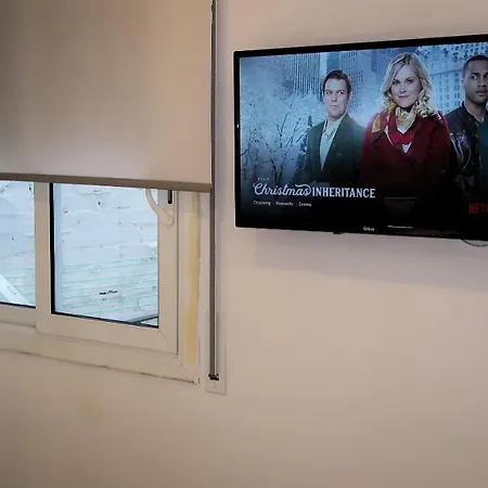 Entire , 2 Bedrooms Newly Remodeled Center Barcelona Apartment *