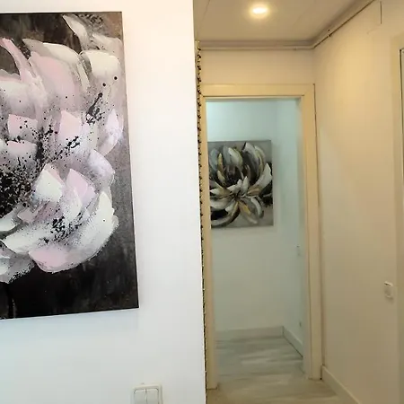 Apartment Entire , 2 Bedrooms Newly Remodeled Center Barcelona