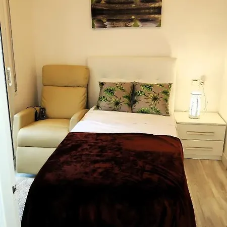 Entire , 2 Bedrooms Newly Remodeled Center Barcelona