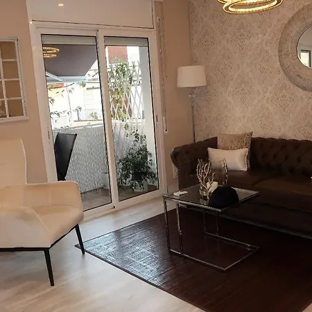 Entire , 2 Bedrooms Newly Remodeled Center Barcelona סיטגס