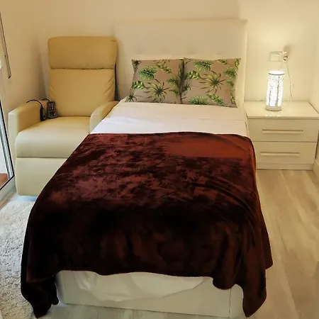 Entire , 2 Bedrooms Newly Remodeled Center Barcelona