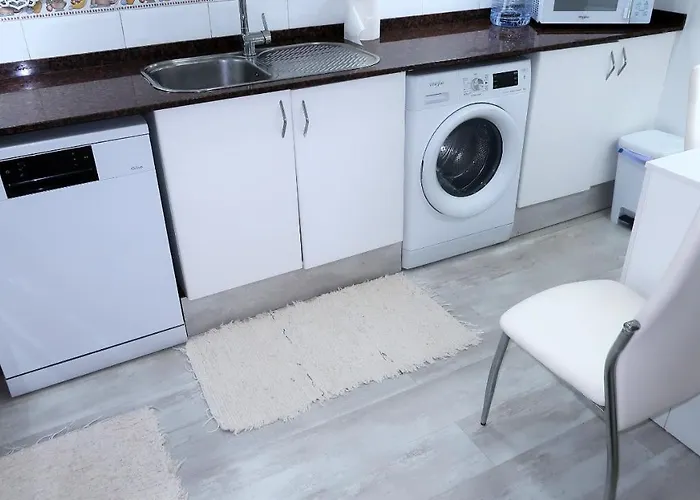 Entire , 2 Bedrooms Newly Remodeled Center Barcelona * סיטגס