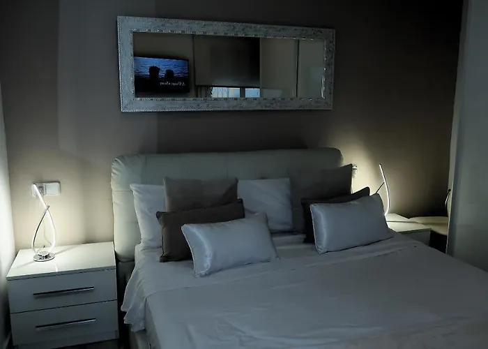 Entire , 2 Bedrooms Newly Remodeled Center Barcelona Apartament Sitges